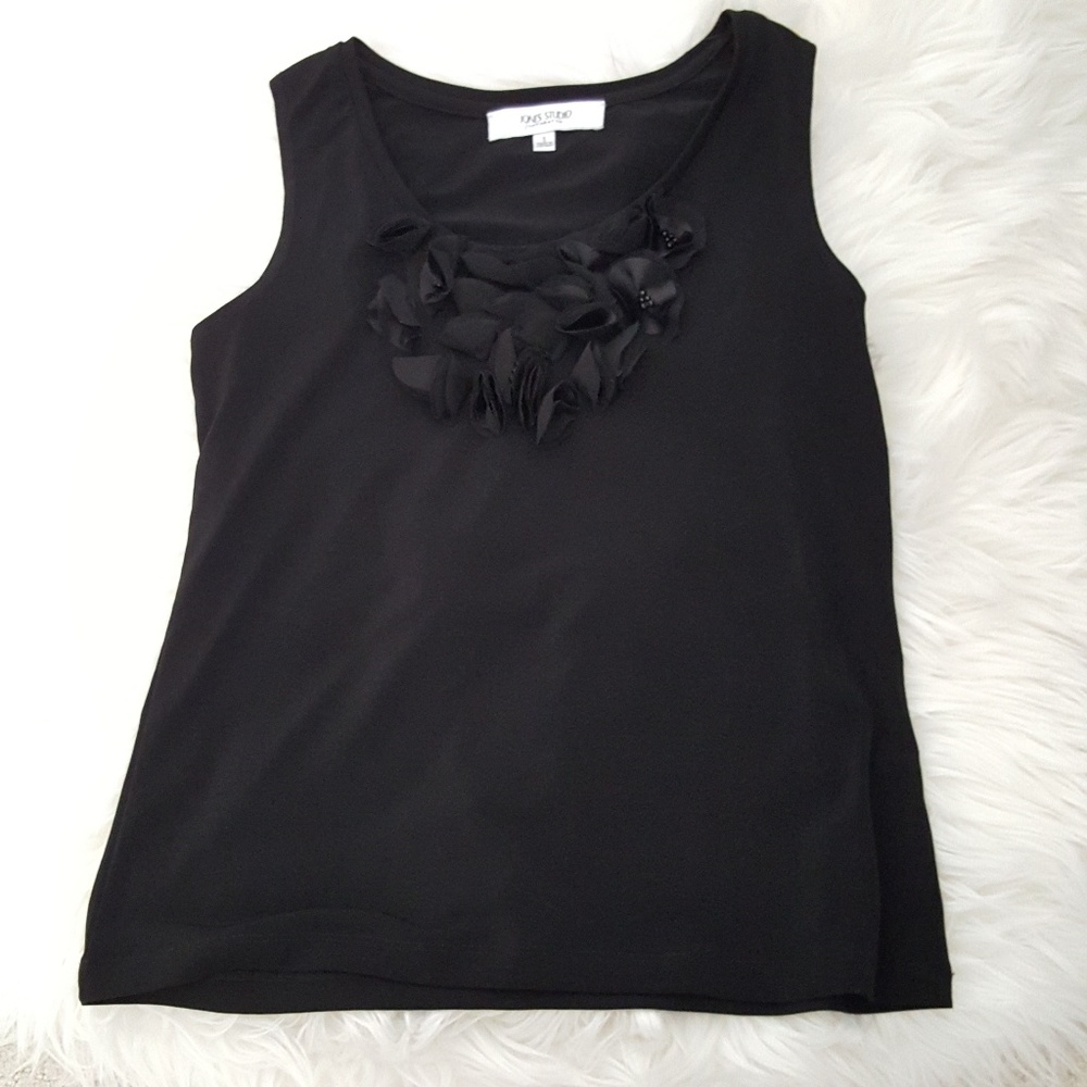 Jones studio Sblack top w flowers cluster ,new